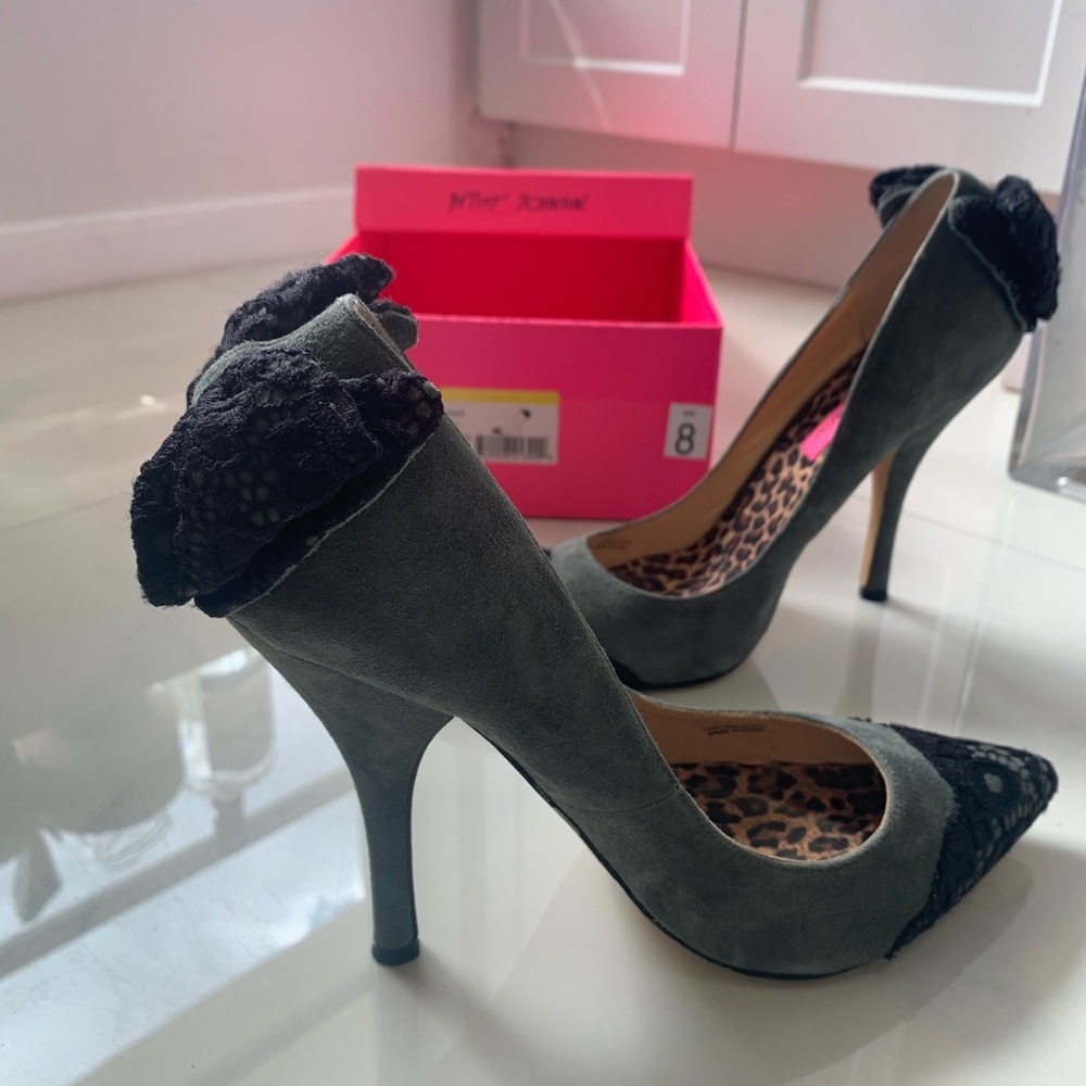 Betsey Johnson- Size 38 - In box Amazing condition